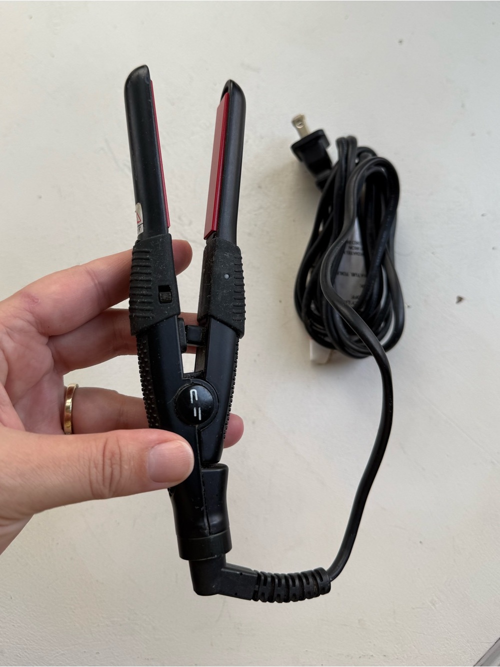 Mini hair straightener